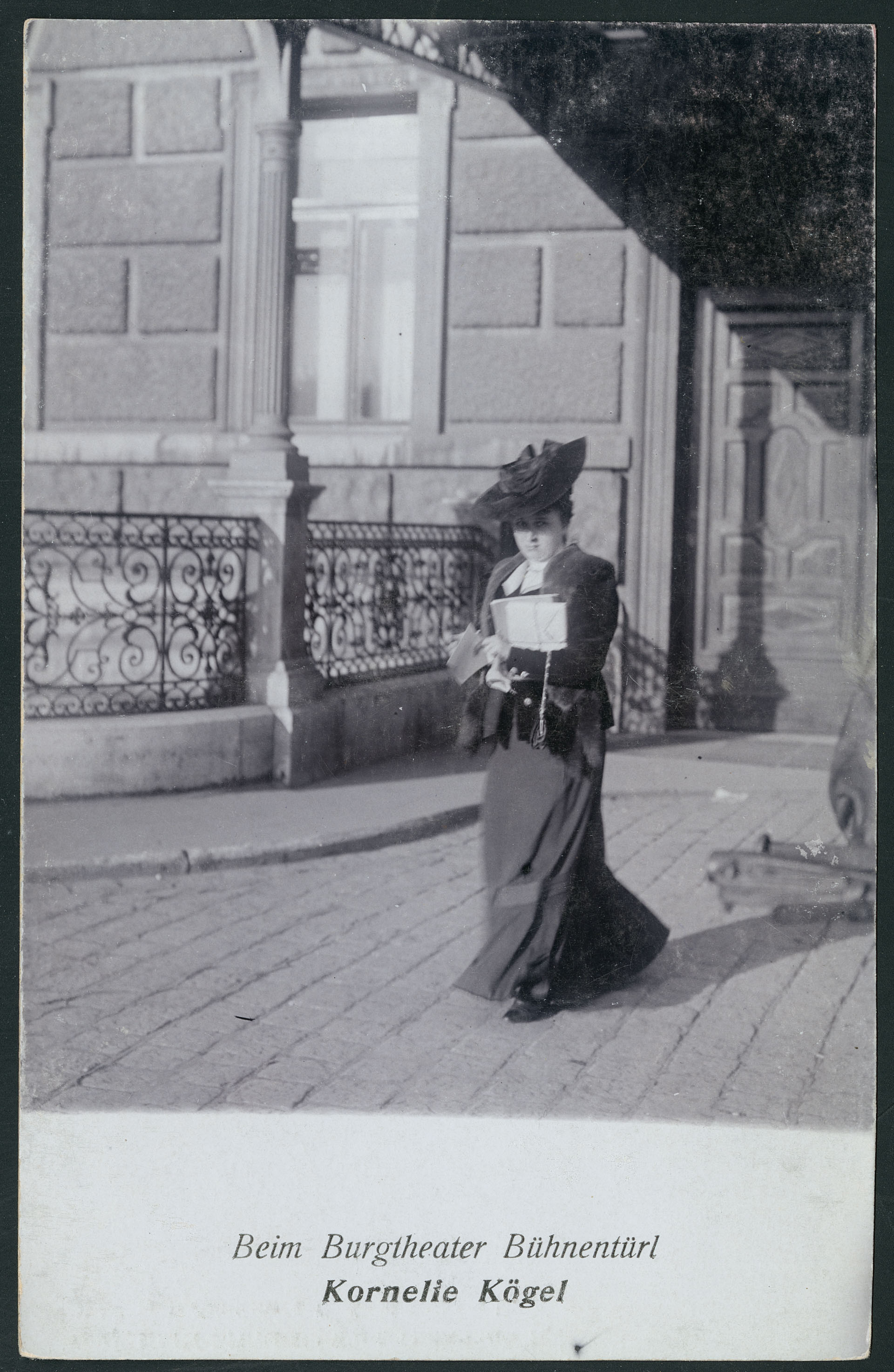 250 Jahre Burg - Beim Burgtheater Bühnentürl